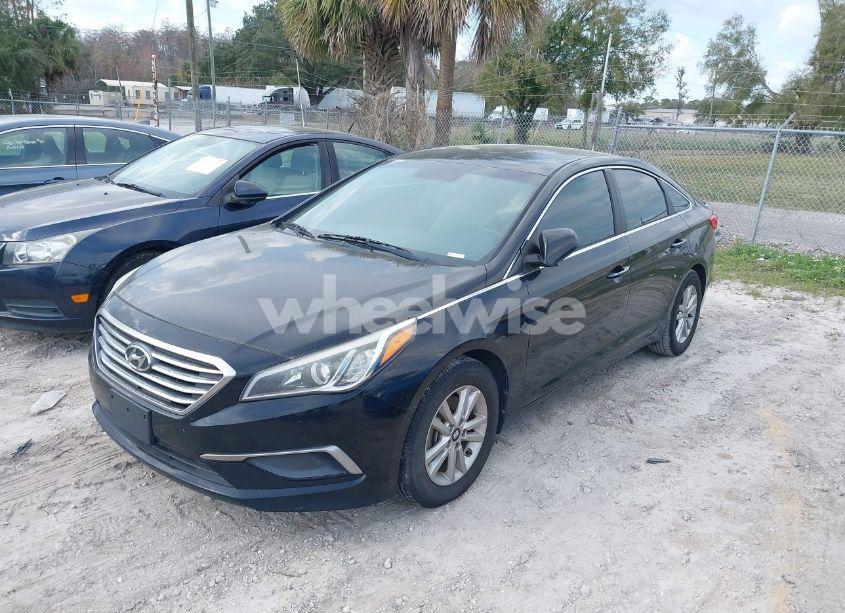Photo 2 of 2016 Hyundai Sonata SE (VIN 5NPE24AF9GH385193)
