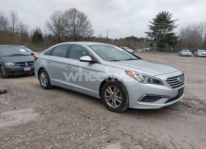 2016 Hyundai Sonata SE (VIN 5NPE24AF9GH386747) main photo