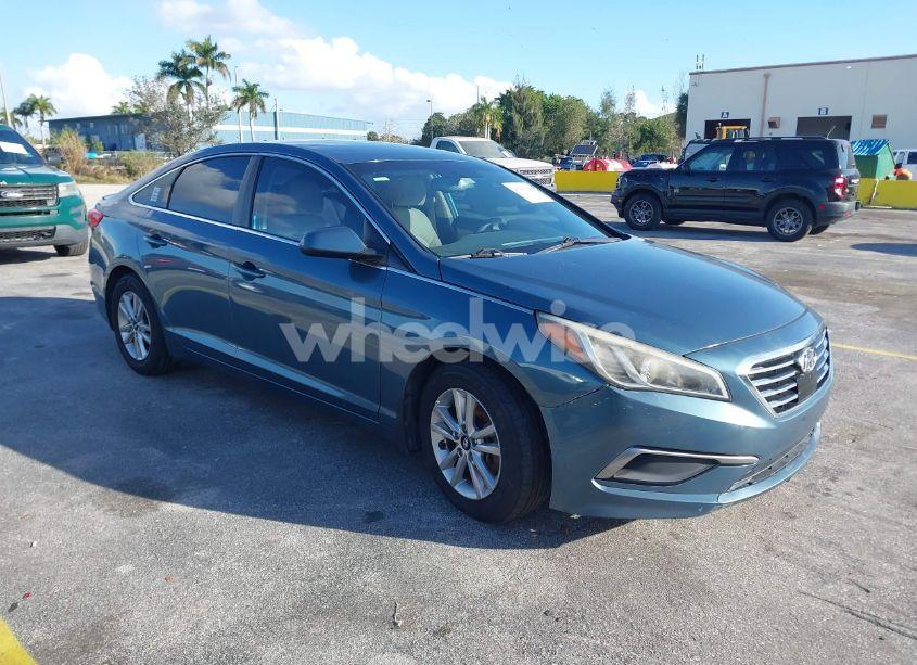 2016 Hyundai Sonata SE (VIN 5NPE24AF9GH400615) main photo