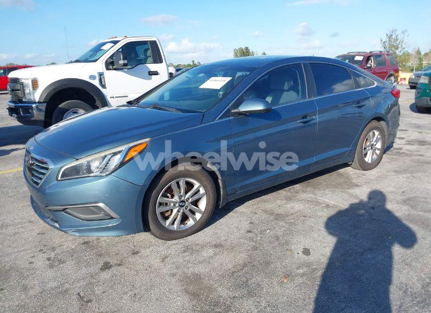 Photo 2 of 2016 Hyundai Sonata SE (VIN 5NPE24AF9GH400615)