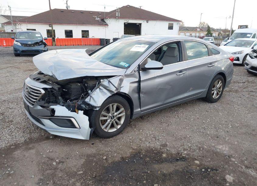 Photo 2 of 2016 Hyundai Sonata SE (VIN 5NPE24AF9GH429712)