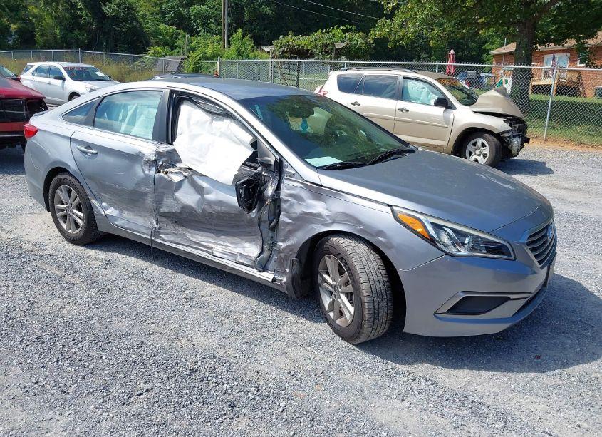 2017 Hyundai Sonata SE (VIN 5NPE24AF9HH451663) main photo