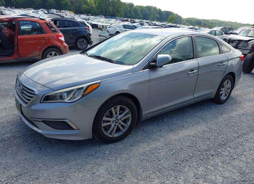 Photo 2 of 2017 Hyundai Sonata SE (VIN 5NPE24AF9HH451663)