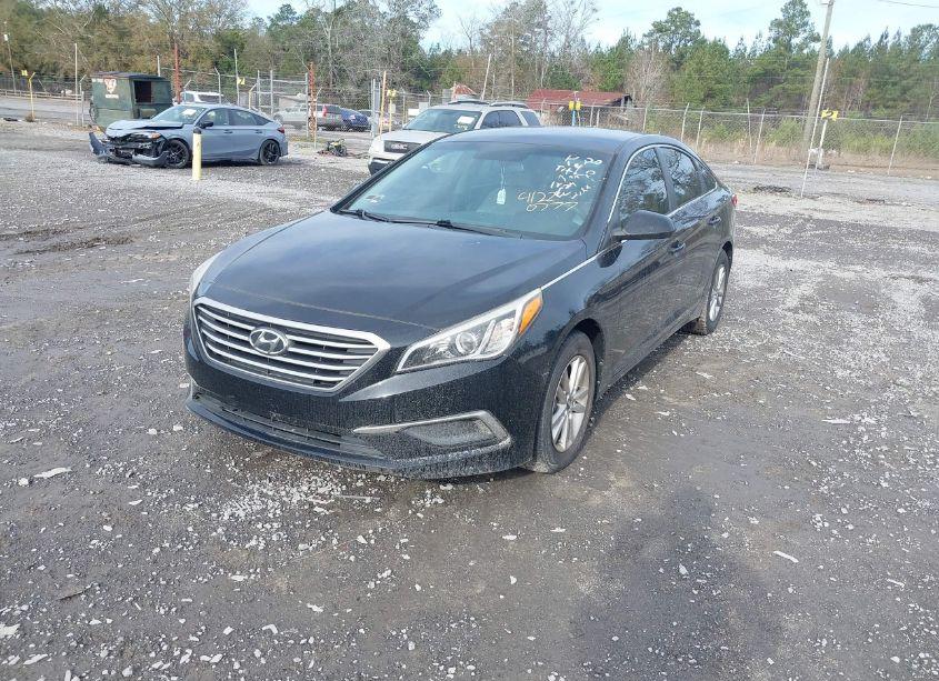 Photo 2 of 2017 Hyundai Sonata SE (VIN 5NPE24AF9HH469547)