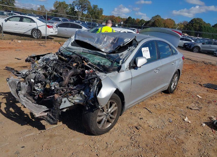 Photo 2 of 2017 Hyundai Sonata SE (VIN 5NPE24AF9HH553111)