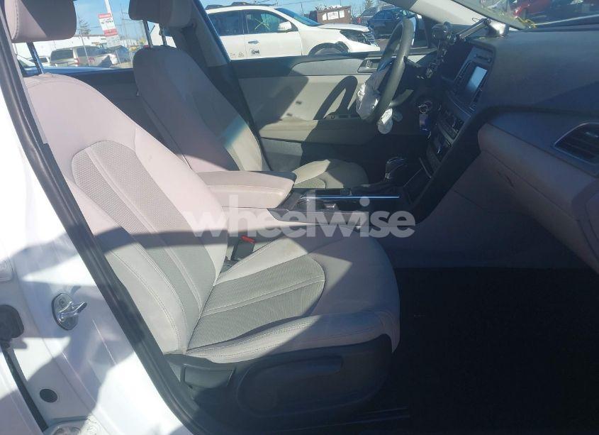Photo 5 of 2017 Hyundai Sonata SE (VIN 5NPE24AF9HH560365)