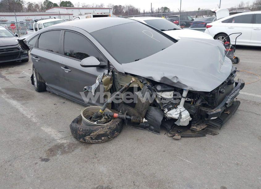 2018 Hyundai Sonata SE (VIN 5NPE24AF9JH613300) main photo
