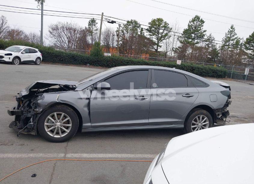 Photo 14 of 2018 Hyundai Sonata SE (VIN 5NPE24AF9JH613300)