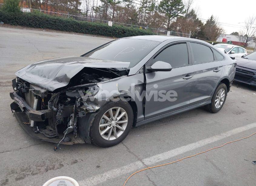 Photo 2 of 2018 Hyundai Sonata SE (VIN 5NPE24AF9JH613300)