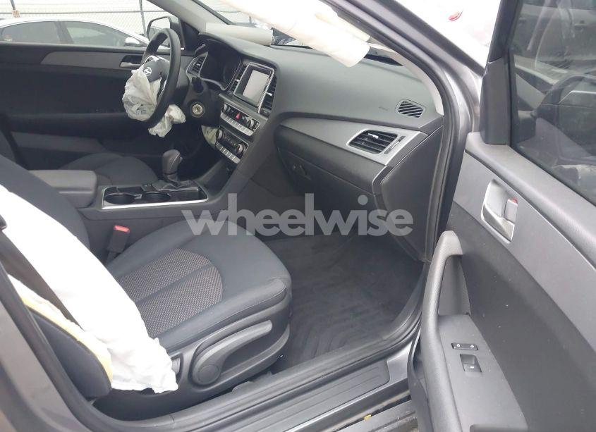 Photo 5 of 2018 Hyundai Sonata SE (VIN 5NPE24AF9JH613300)