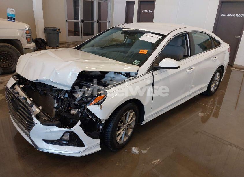 Photo 2 of 2018 Hyundai Sonata SE (VIN 5NPE24AF9JH614589)