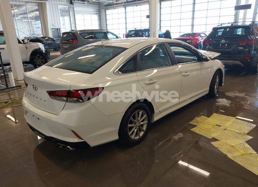 Photo 4 of 2018 Hyundai Sonata SE (VIN 5NPE24AF9JH614589)