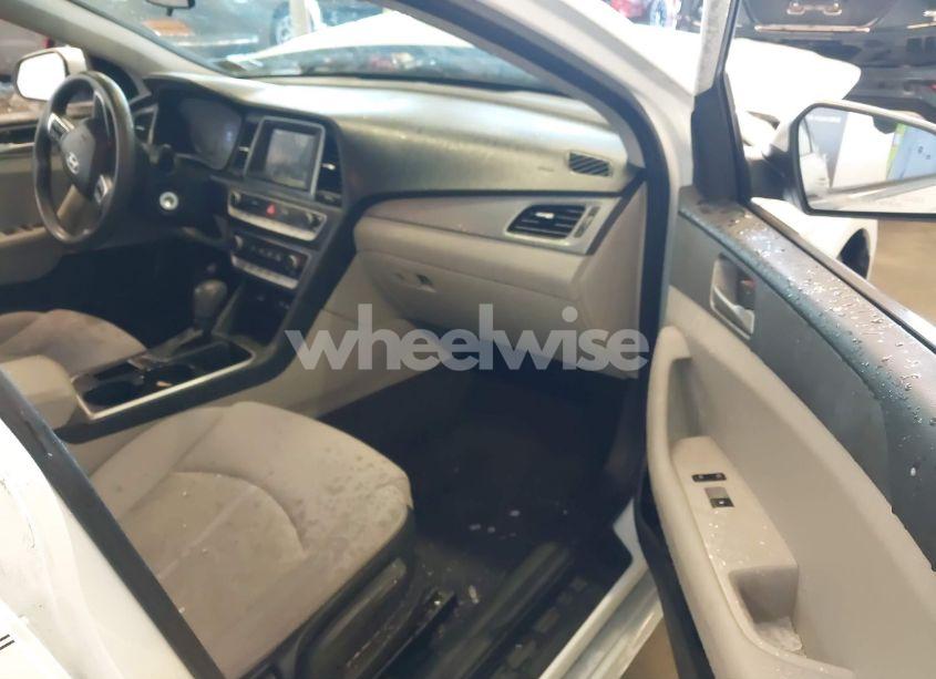 Photo 5 of 2018 Hyundai Sonata SE (VIN 5NPE24AF9JH614589)