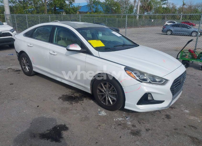 2018 Hyundai Sonata SE (VIN 5NPE24AF9JH624765) main photo