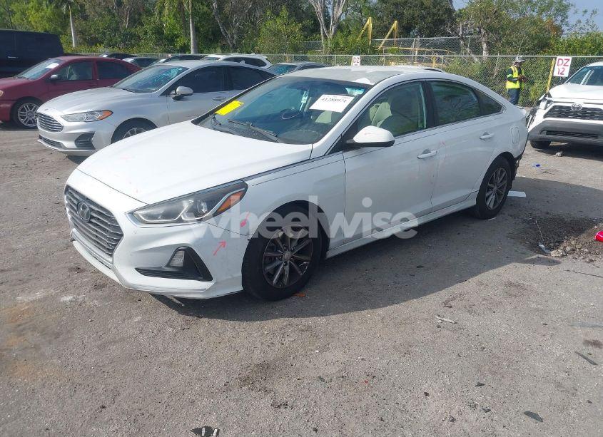 Photo 2 of 2018 Hyundai Sonata SE (VIN 5NPE24AF9JH624765)