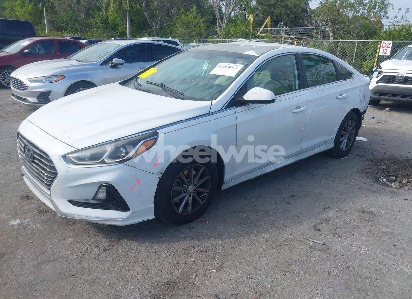Photo 4 of 2018 Hyundai Sonata SE (VIN 5NPE24AF9JH624765)