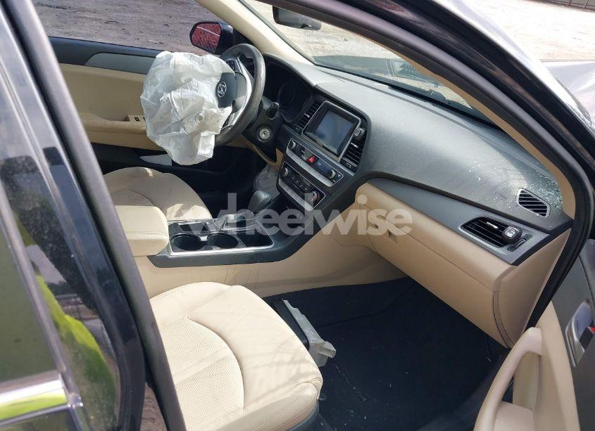 Photo 5 of 2018 Hyundai Sonata SE (VIN 5NPE24AF9JH626290)