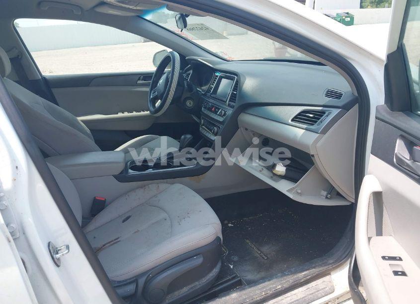 Photo 5 of 2018 Hyundai Sonata SE (VIN 5NPE24AF9JH627343)
