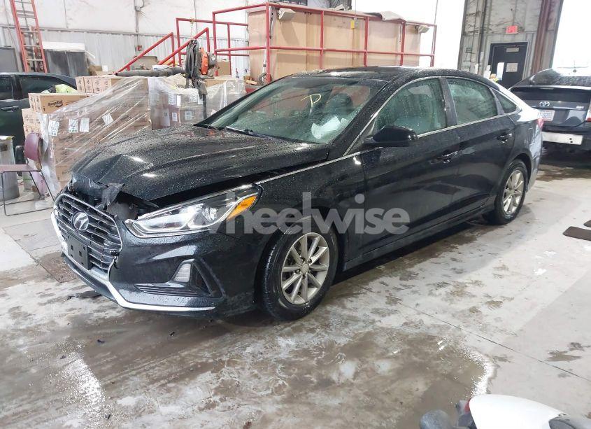 Photo 2 of 2018 Hyundai Sonata SE (VIN 5NPE24AF9JH673660)