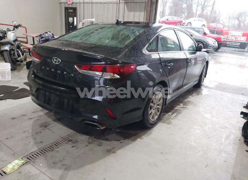 Photo 4 of 2018 Hyundai Sonata SE (VIN 5NPE24AF9JH673660)