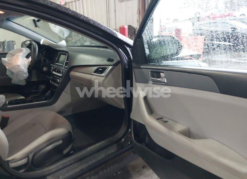 Photo 5 of 2018 Hyundai Sonata SE (VIN 5NPE24AF9JH673660)