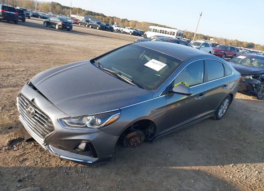 Photo 2 of 2018 Hyundai Sonata SE (VIN 5NPE24AF9JH673822)