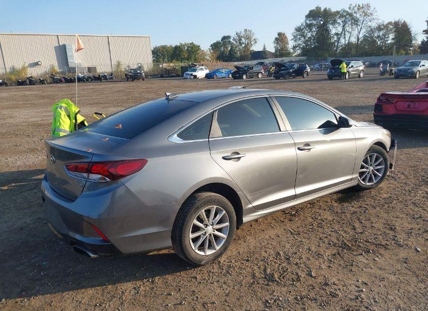 Photo 4 of 2018 Hyundai Sonata SE (VIN 5NPE24AF9JH673822)