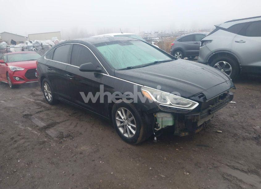 2018 Hyundai Sonata SE (VIN 5NPE24AF9JH692693) main photo