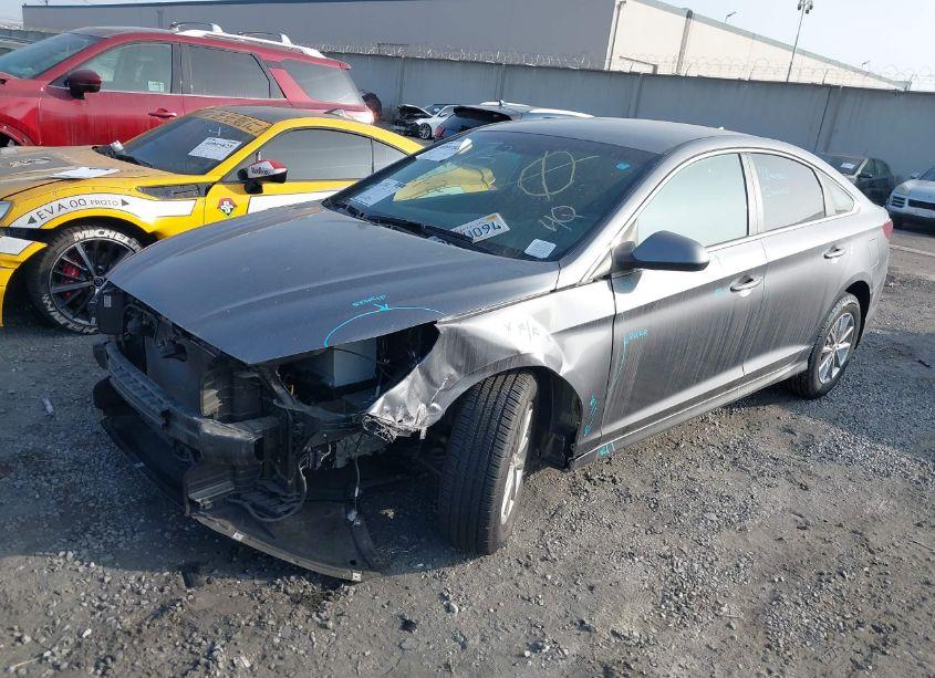 Photo 2 of 2018 Hyundai Sonata SE (VIN 5NPE24AF9JH699790)