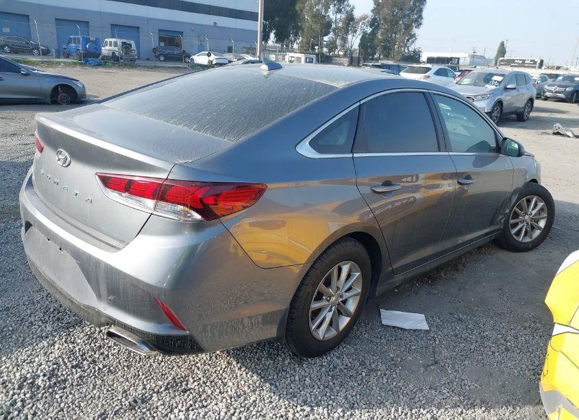 Photo 4 of 2018 Hyundai Sonata SE (VIN 5NPE24AF9JH699790)