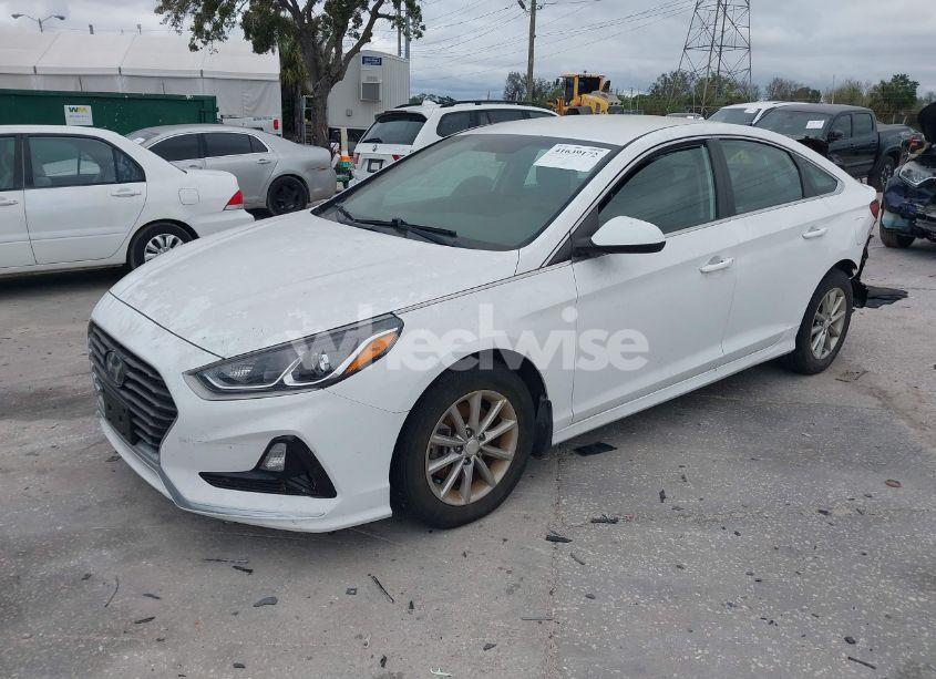 Photo 2 of 2018 Hyundai Sonata SE (VIN 5NPE24AF9JH705958)