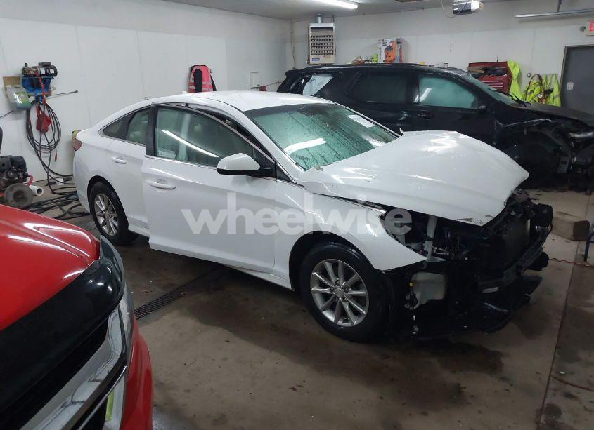 2018 Hyundai Sonata SE (VIN 5NPE24AF9JH724378) main photo