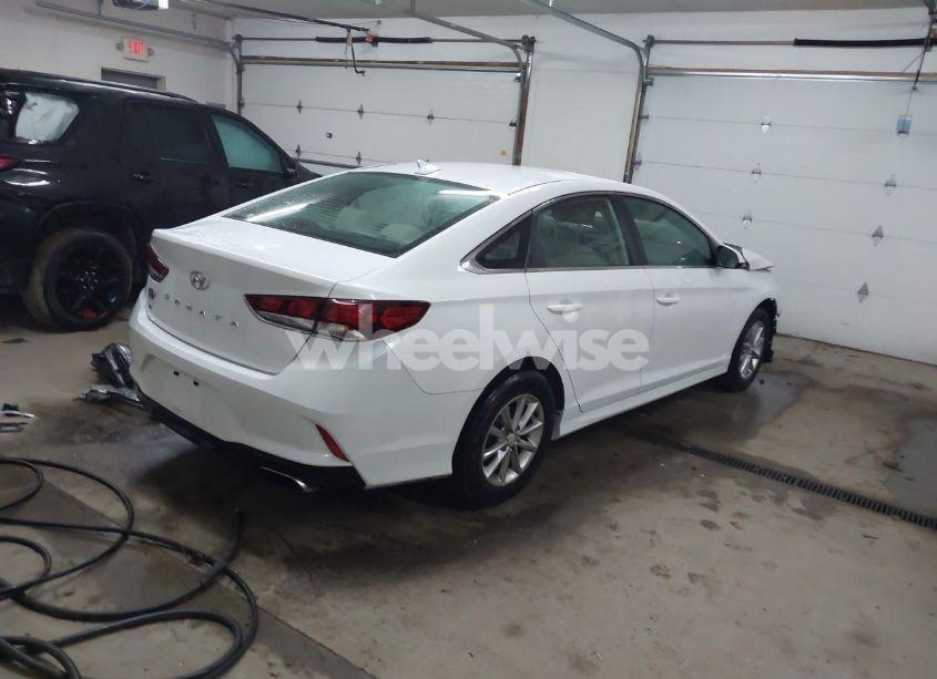 Photo 4 of 2018 Hyundai Sonata SE (VIN 5NPE24AF9JH724378)
