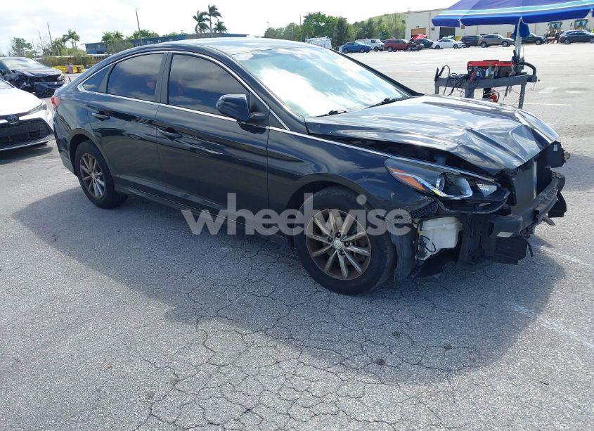 2019 Hyundai Sonata SE (VIN 5NPE24AF9KH738296) main photo