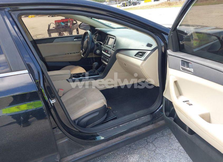 Photo 5 of 2019 Hyundai Sonata SE (VIN 5NPE24AF9KH738296)