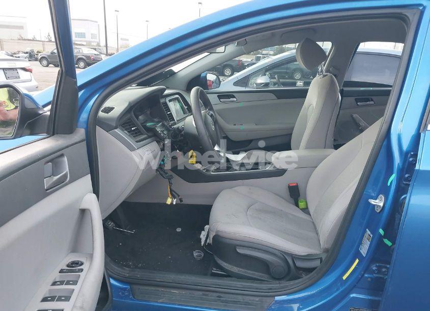 Photo 5 of 2019 Hyundai Sonata SE (VIN 5NPE24AF9KH738606)