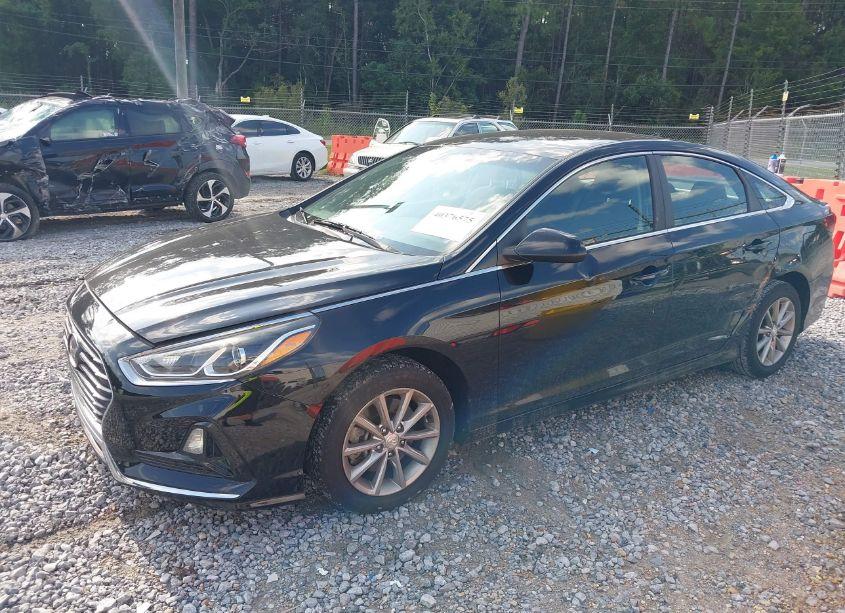 Photo 2 of 2019 Hyundai Sonata SE (VIN 5NPE24AF9KH752103)