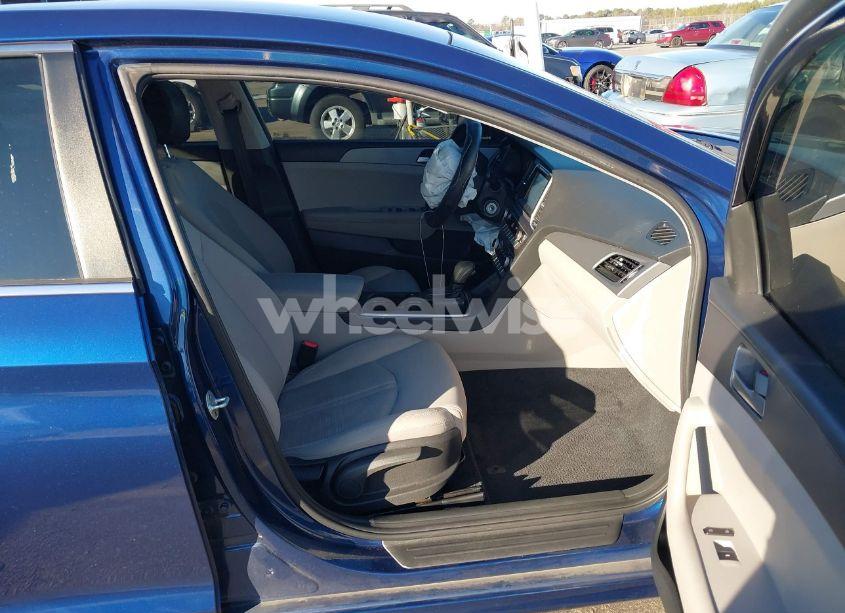 Photo 5 of 2019 Hyundai Sonata SE (VIN 5NPE24AF9KH753624)