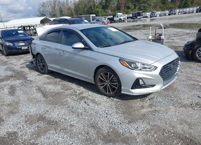 2019 Hyundai Sonata SE (VIN 5NPE24AF9KH765627) main photo