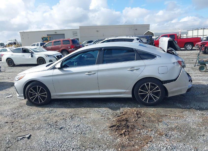 Photo 14 of 2019 Hyundai Sonata SE (VIN 5NPE24AF9KH765627)
