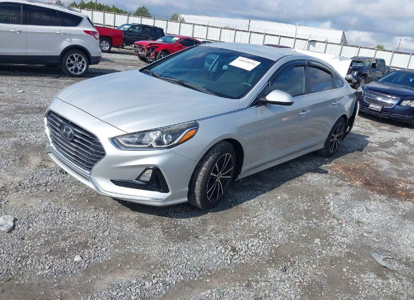 Photo 2 of 2019 Hyundai Sonata SE (VIN 5NPE24AF9KH765627)