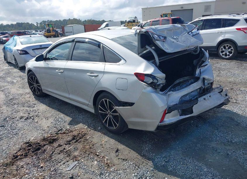 Photo 3 of 2019 Hyundai Sonata SE (VIN 5NPE24AF9KH765627)