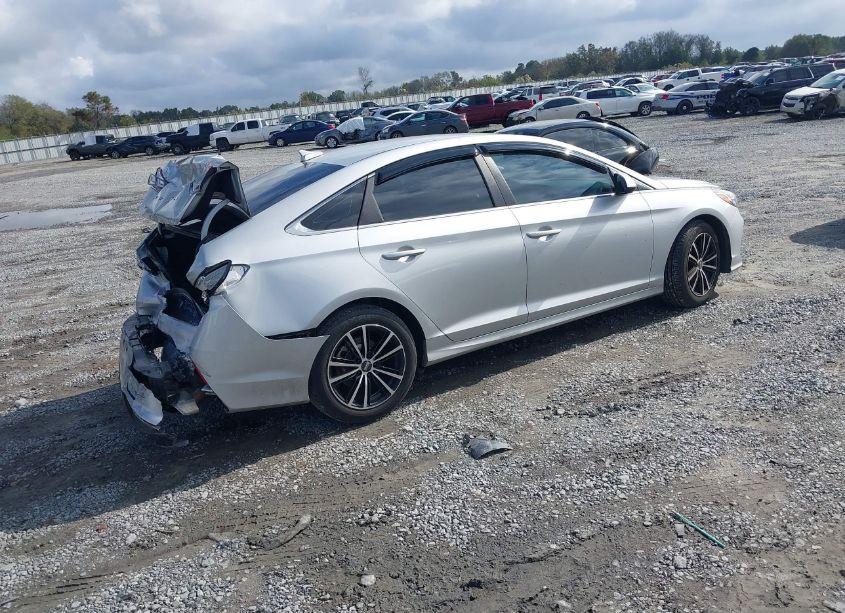 Photo 4 of 2019 Hyundai Sonata SE (VIN 5NPE24AF9KH765627)