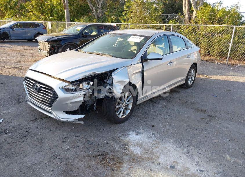 Photo 2 of 2019 Hyundai Sonata SE (VIN 5NPE24AF9KH770956)