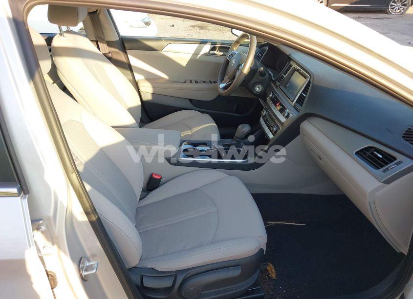 Photo 5 of 2019 Hyundai Sonata SE (VIN 5NPE24AF9KH770956)