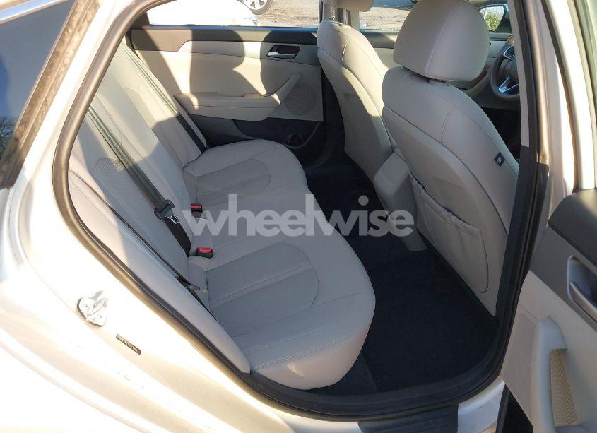 Photo 8 of 2019 Hyundai Sonata SE (VIN 5NPE24AF9KH770956)