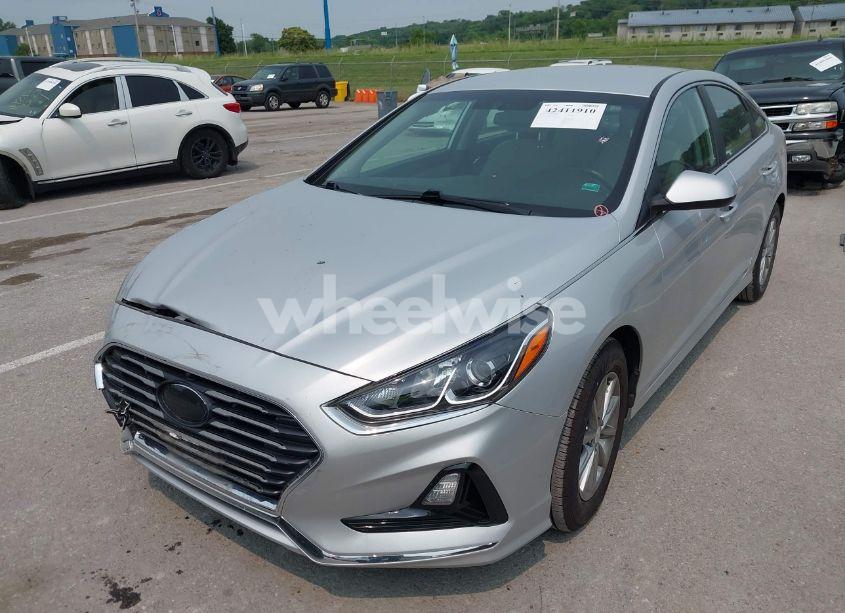 Photo 2 of 2019 Hyundai Sonata SE (VIN 5NPE24AF9KH783903)