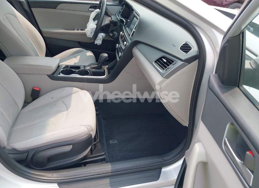 Photo 5 of 2019 Hyundai Sonata SE (VIN 5NPE24AF9KH783903)