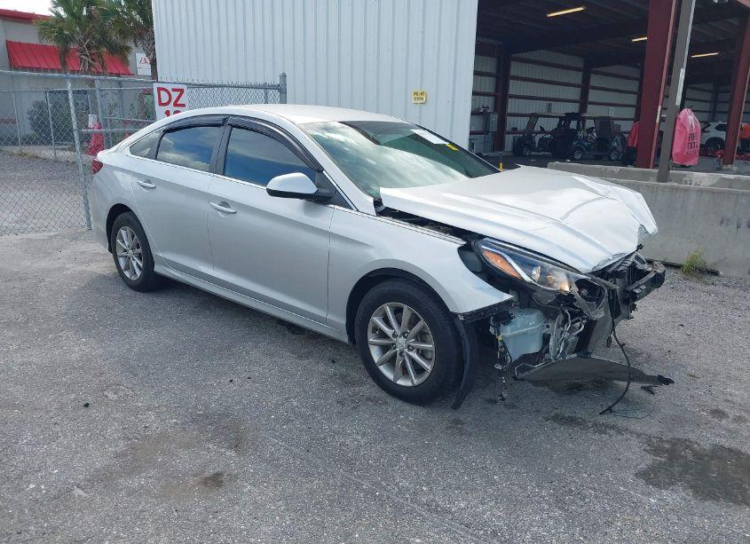 2019 Hyundai Sonata SE (VIN 5NPE24AF9KH815247) main photo