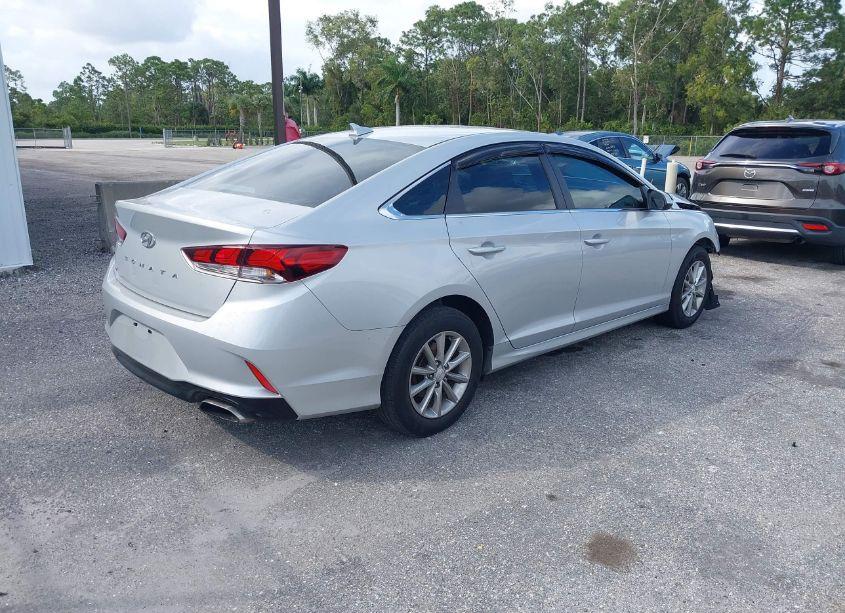 Photo 4 of 2019 Hyundai Sonata SE (VIN 5NPE24AF9KH815247)